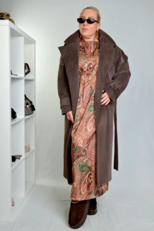 Kaput plus-size SARA braon