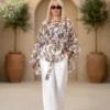 Bluza plus-size, bela, print dezen, lepršava.