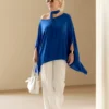 Bluza plus-size, plava, lepršava.