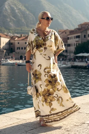 Haljina plus-size, cvetni print, lepršava.