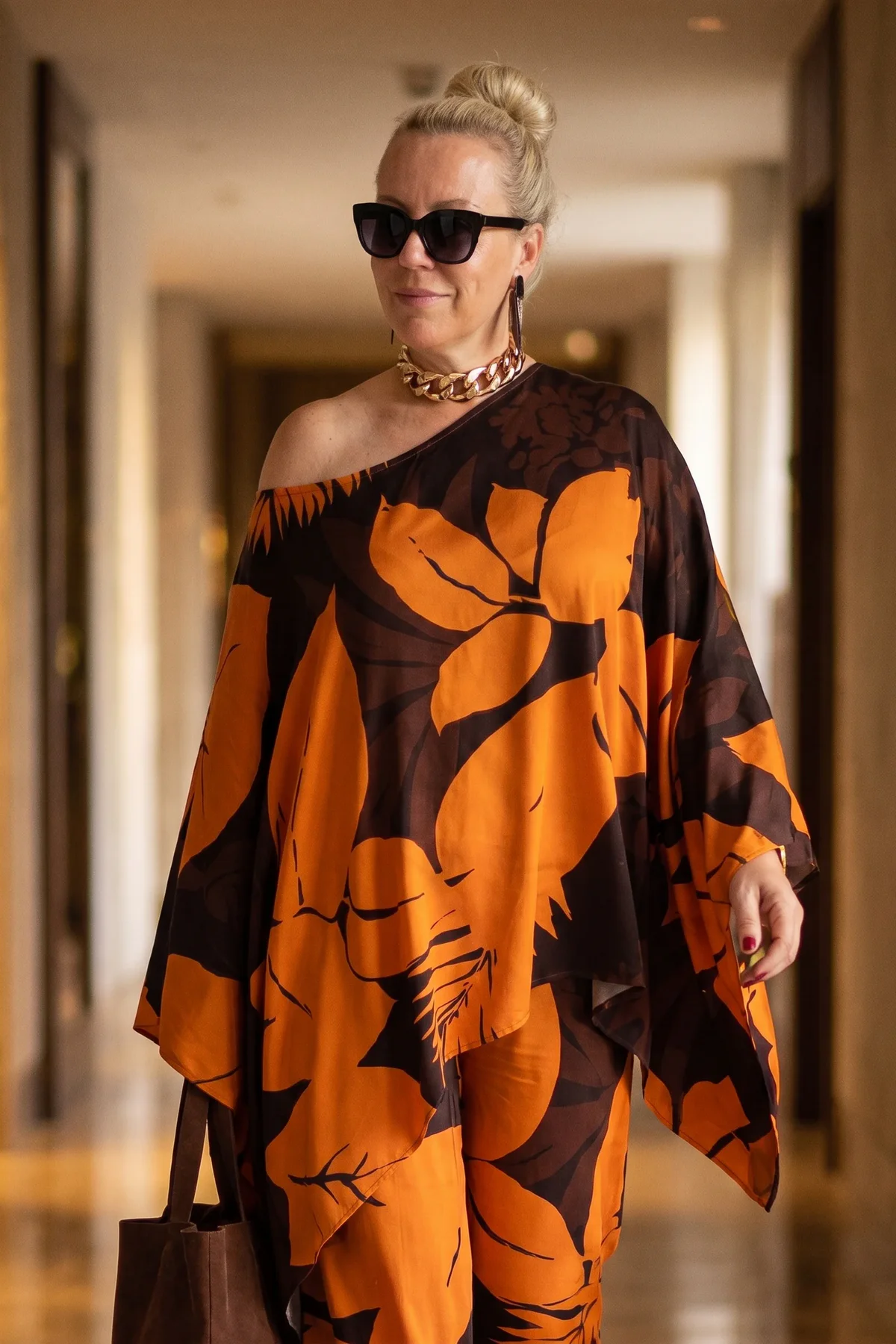 Bluza plus-size, print braon-narandžasta, lepršava.
