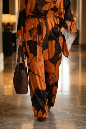 Pantalone plus-size, print braon-narandžasta, lepršava.