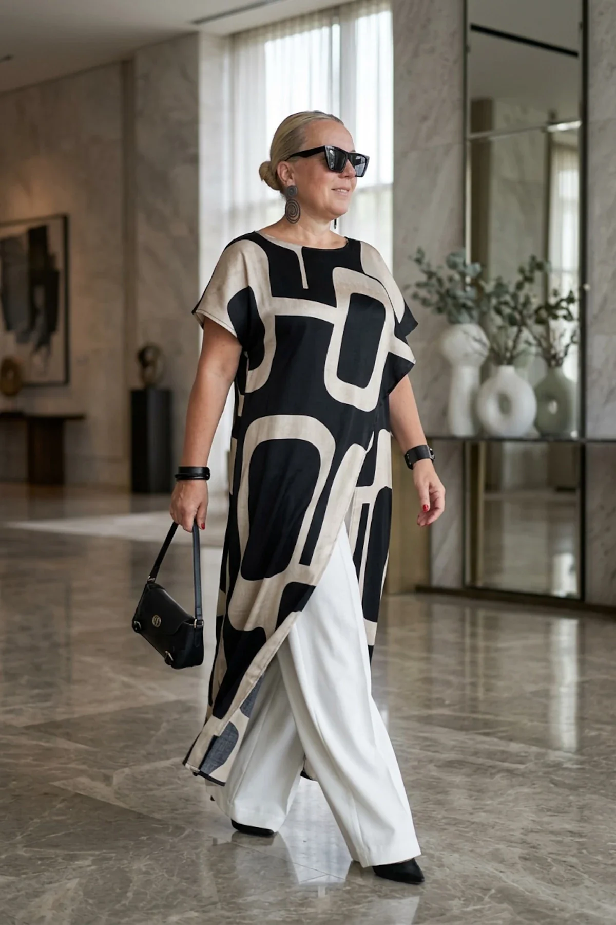 Plus-size tunika, duga, print, bež-crna.