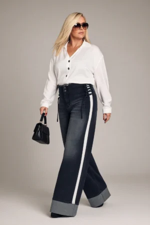 Pantalone plus-size jeans sive sa belom trakom sa strane